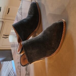 Jeffrey Campbell Black Mules Sleek Design